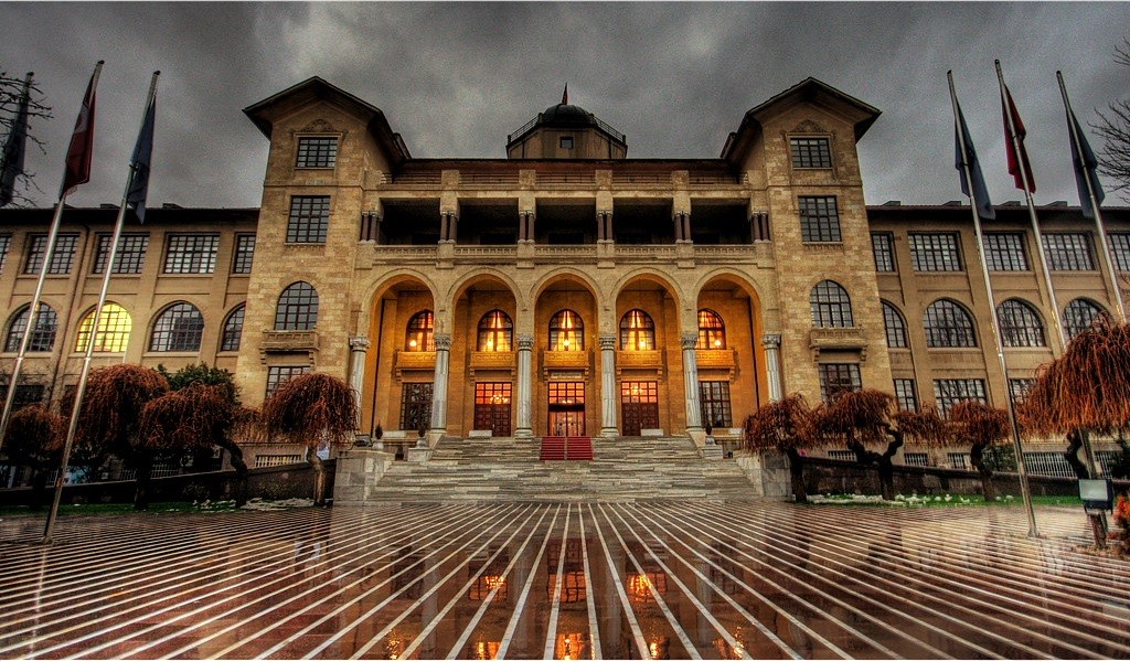 دانشگاه قاضی انکارا